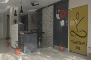 hotel-yogasthali-inn-entry